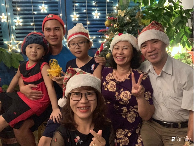 Sân thượng sắc màu rực rỡ đẹp cuốn hút đón Noel của mẹ đảm ở Nha Trang - Ảnh 2.