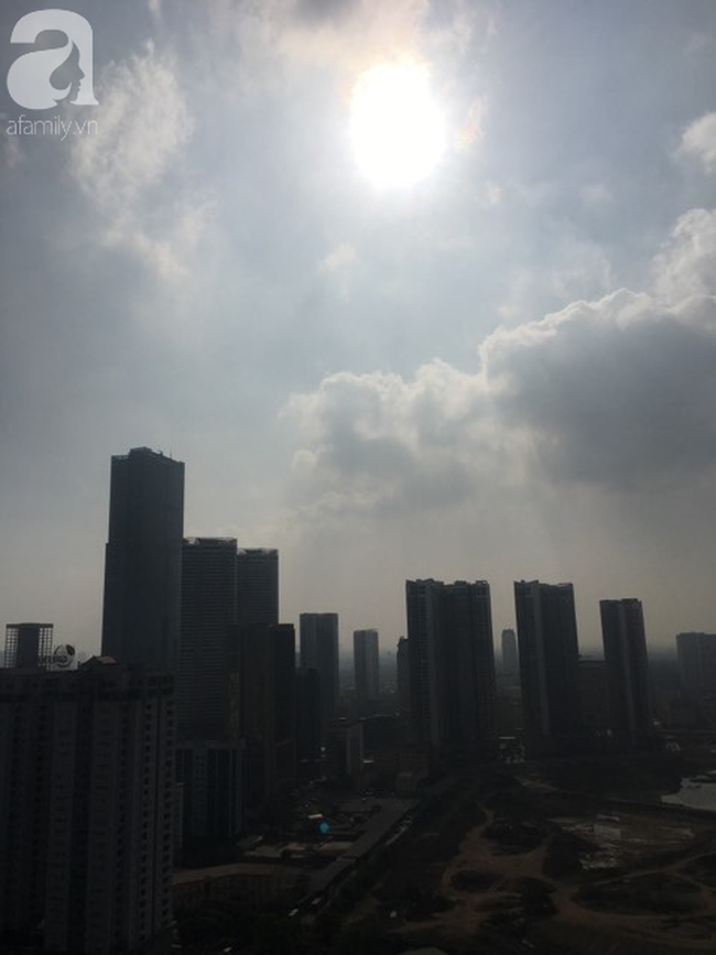 Hình ảnh chân thực về không khí Hà Nội dù trời hửng nắng  - Ảnh 5.