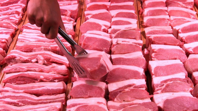 20kg thịt lợn đã ngót nghét chỉ vàng, người tiêu dùng đau đầu nghĩ tới chuyện sắm Tết - Ảnh 4. 20kg thịt lợn đã ngót nghét chỉ vàng, người tiêu dùng đau đầu nghĩ tới chuyện sắm Tết - Ảnh 4.
