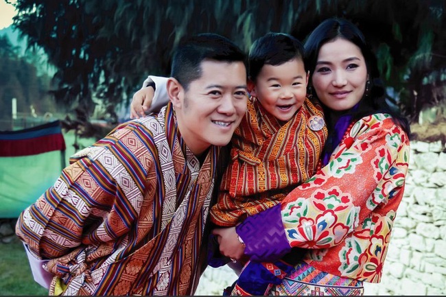 Hoàng hậu &quot;vạn người mê&quot; Bhutan thông báo tin vui khiến dân chúng vỡ òa hạnh phúc, dù mang thai lần 2 vẫn thần thái hơn người - Ảnh 2.