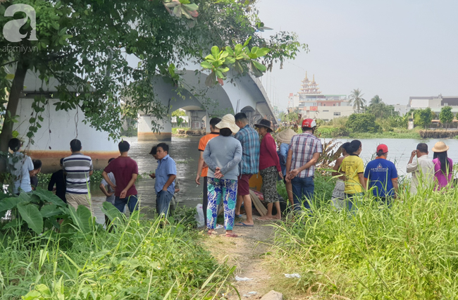 Thi thể nữ sinh nhảy cầu nghi vì áp lực thi cử đã được phát hiện, người thân nghẹn ngào đưa về nhà - Ảnh 2.