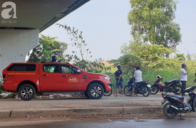 Thi thể nữ sinh nhảy cầu nghi vì áp lực thi cử đã được phát hiện, người thân nghẹn ngào đưa về nhà - Ảnh 3.