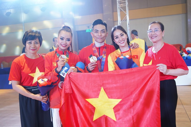 Khánh Thi oà khóc trong vòng tay chồng khi Phan Hiển đoạt HCV Seagames, chứng minh điều ngược lại những lời dị nghị trong quá khứ - Ảnh 2.