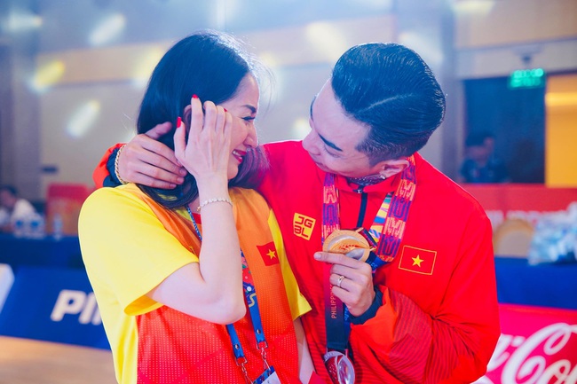 Khánh Thi oà khóc trong vòng tay chồng khi Phan Hiển đoạt HCV Seagames, chứng minh điều ngược lại những lời dị nghị trong quá khứ - Ảnh 5.