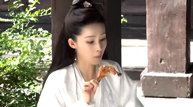 "Khánh Dư Niên": Bỏ rơi vợ đẹp Đường Nghệ Hân, Trương Nhược Quân khóa môi "Hàm Hương" Lý Thấm - Ảnh 10. "Khánh Dư Niên": Bỏ rơi vợ đẹp Đường Nghệ Hân, Trương Nhược Quân khóa môi "Hàm Hương" Lý Thấm - Ảnh 10.