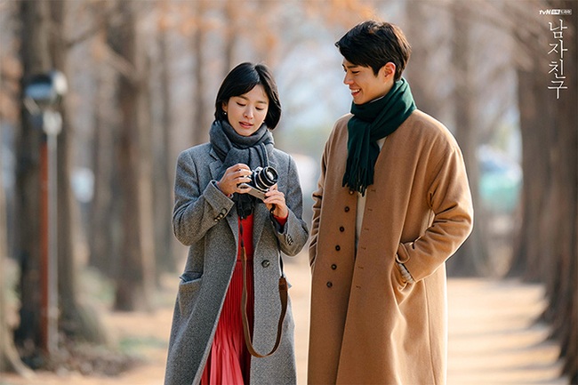 Mặc kệ những đồn đoán xung quanh &quot;tình tin đồn&quot; Park Bo Gum cùng chồng cũ, Song Hye Kyo vẫn thoải mái tận hưởng điều này một mình - Ảnh 3.