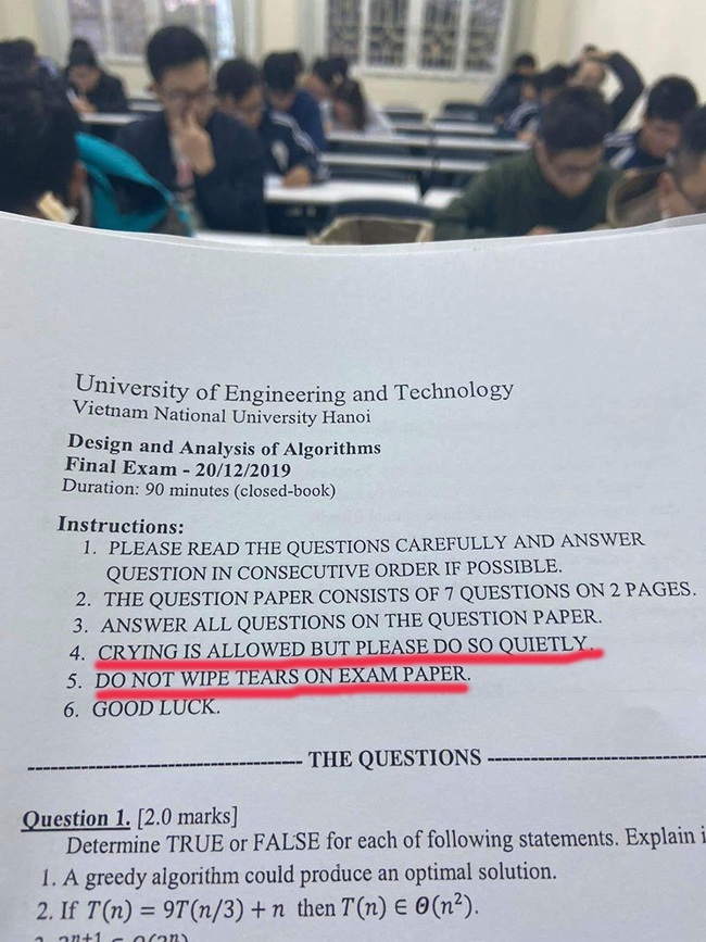 Hướng dẫn làm bài thi lầy lội kiểu &quot;khóc cũng được nhưng bé thôi&quot;, trường ĐHQG Hà Nội lập tức chiếm sóng MXH - Ảnh 1.