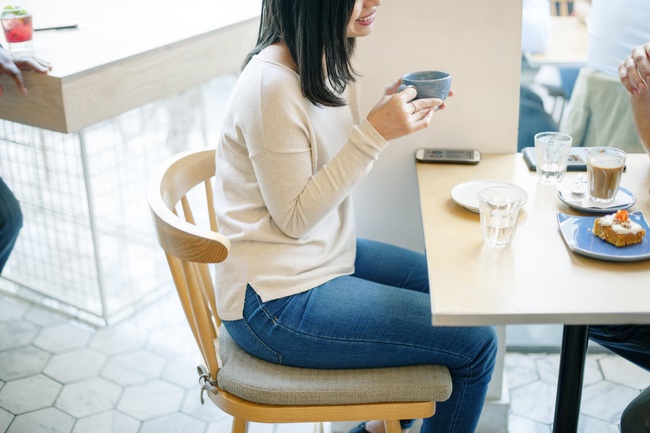 3 sai lầm phổ biến dễ gây tan vỡ tình bạn nơi công sở, chị chị em em cũng sớm xem nhau như người lạ - Ảnh 2. 3 sai lầm phổ biến dễ gây tan vỡ tình bạn nơi công sở, chị chị em em cũng sớm xem nhau như người lạ - Ảnh 2.