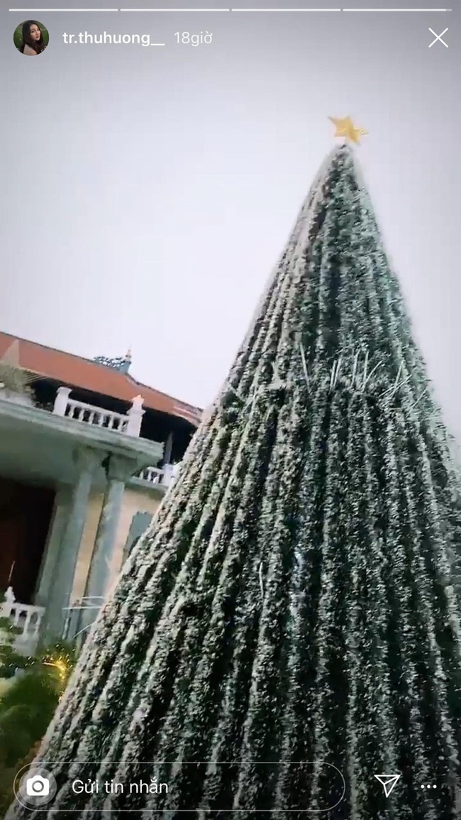 Cô dâu Nam Định được tặng 200 cây vàng ngày cưới khoe cảnh trang trí nhà cửa đón Giáng sinh, nhưng chỗ ở biệt phủ mới gây bất ngờ - Ảnh 3.