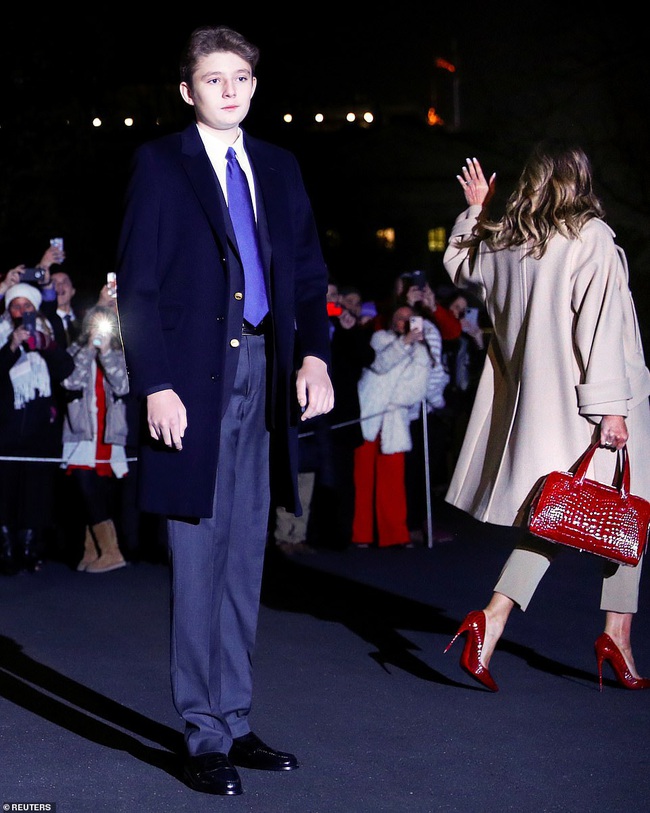 Barron Trump đốn tim hàng ngàn người hâm mộ, tỏa sáng như một ngôi sao, lu mờ cả nữ thần Nhà trắng Ivanka - Ảnh 3.