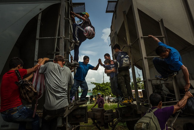 Một thập kỷ đầy biến động và ám ảnh của thế giới qua loạt ảnh của The New York Times - Ảnh 30.