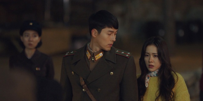 Cả thế giới ra đây mà xem, Hyun Bin cưỡng hôn Son Ye Jin ngay tập 3 &quot;Crash Landing On You&quot; - Ảnh 2.