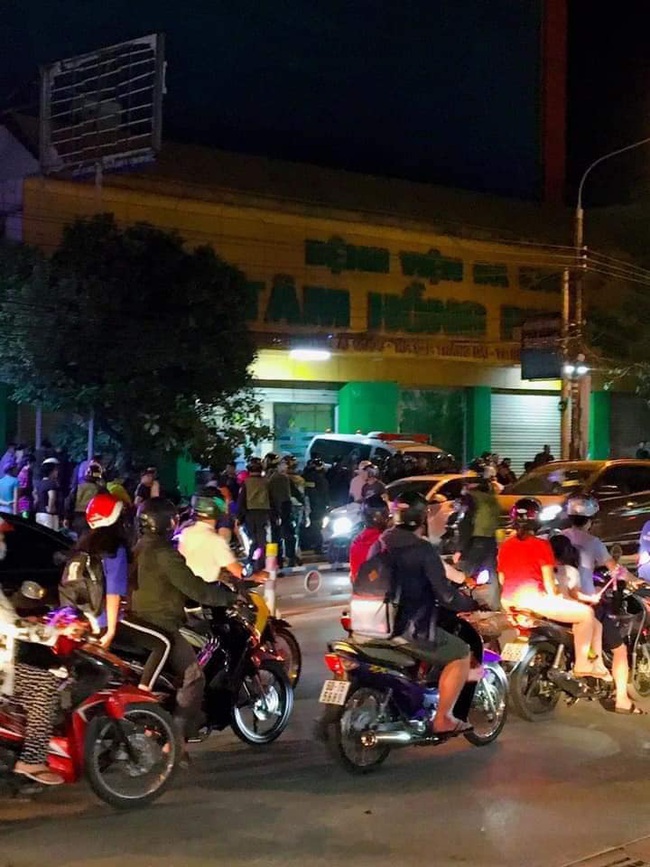 Công an Đồng Nai trắng đêm trấn áp nhóm giang hồ xông vào Bệnh viện Tâm Hồng Phước khống chế giám đốc đòi nợ - Ảnh 3.