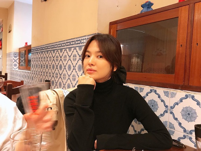 Song Joong Ki lộ diện bên cạnh cô gái bí ẩn sau tin đồn tái hợp Song Hye Kyo - Ảnh 3.