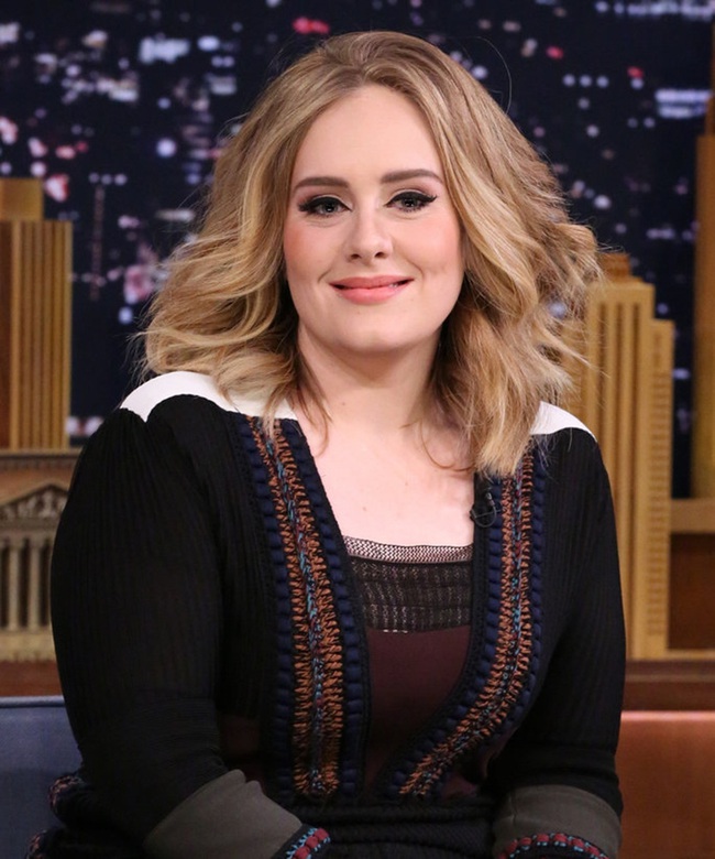 Màn thay đổi ngoại hình &quot;choáng&quot; nhất showbiz thế giới cuối năm 2019: Adele không ngờ lại sexy thế này sau khi giảm cân - Ảnh 4.