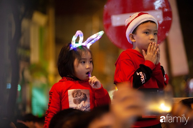 Người dân hai miền đi chơi Noel - Ảnh 7.