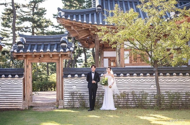 Trọn bộ ảnh cưới đẹp như mơ của em trai Kim Tae Hee, nhan sắc cô dâu không kém gì so với chị chồng nổi tiếng - Ảnh 6.