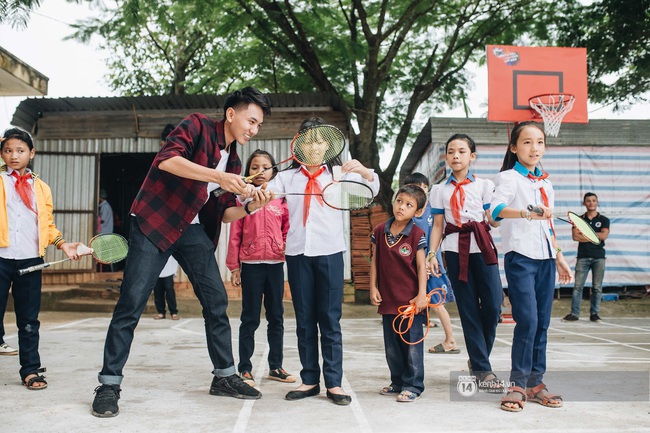 Một năm toả sáng cùng dự án “Gom góp chân thành&quot;, Khoai Lang Thang đã thắp sáng hàng triệu nụ cười cho trẻ em ở nông thôn Việt Nam - Ảnh 1.