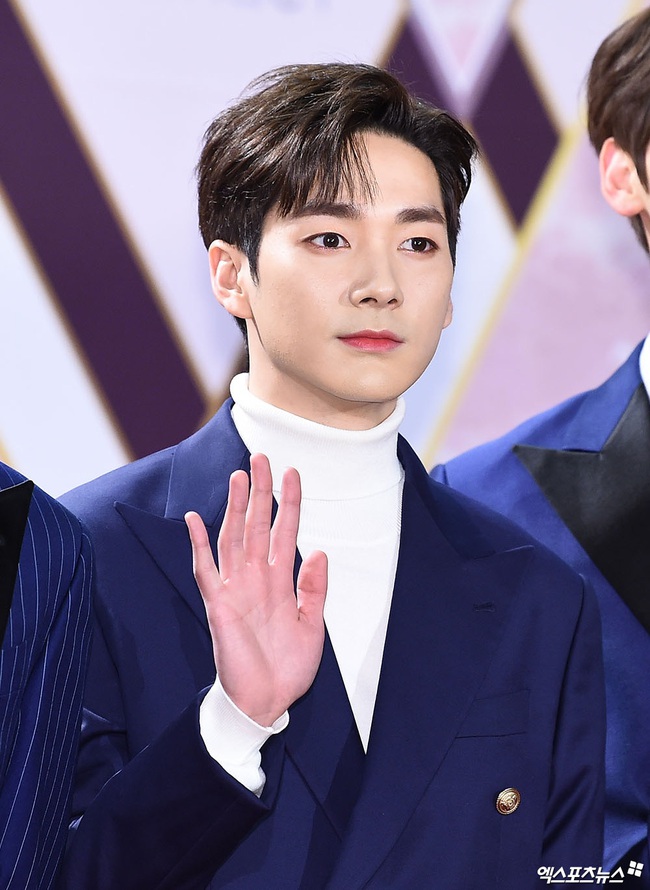 Thảm đỏ KBS Gayo Daechukje 2019: Nam thần tượng Cha Eun Woo (ASTRO) đẹp lấn lướt dàn mỹ nhân Hàn - Ảnh 17.