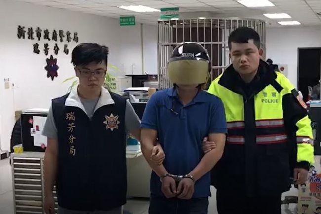Một công nhân Việt Nam bị bắt giữ tại Đài Loan với cáo buộc cố gắng giết người, ném cụ bà 79 tuổi xuống cầu sau khi gây ra vụ tai nạn xe - Ảnh 4.