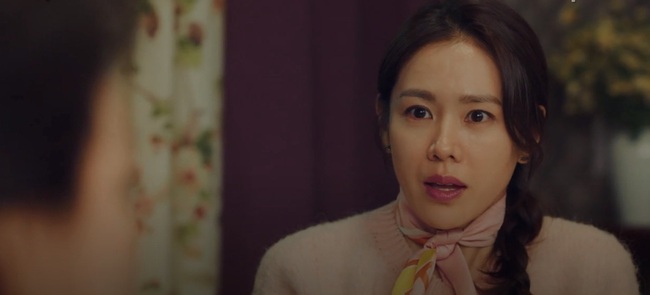 &quot;Crash Landing On You&quot; tập 5: Chết cười với Son Ye Jin đi nịnh nọt &quot;mama tổng quản&quot; cách trị Hyun Bin vì bắt cá hai tay - Ảnh 5.