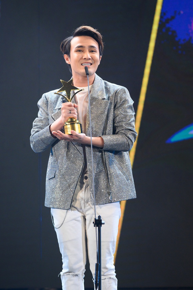 Vượt nhiều tên tuổi diễn viên kỳ cựu, Jun Phạm xúc động khi bất ngờ ẵm giải thưởng lớn dịp cuối năm - Ảnh 6.