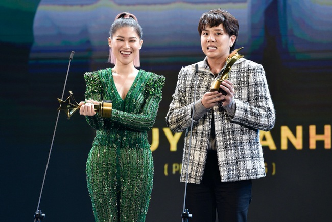 Vượt nhiều tên tuổi diễn viên kỳ cựu, Jun Phạm xúc động khi bất ngờ ẵm giải thưởng lớn dịp cuối năm - Ảnh 5.