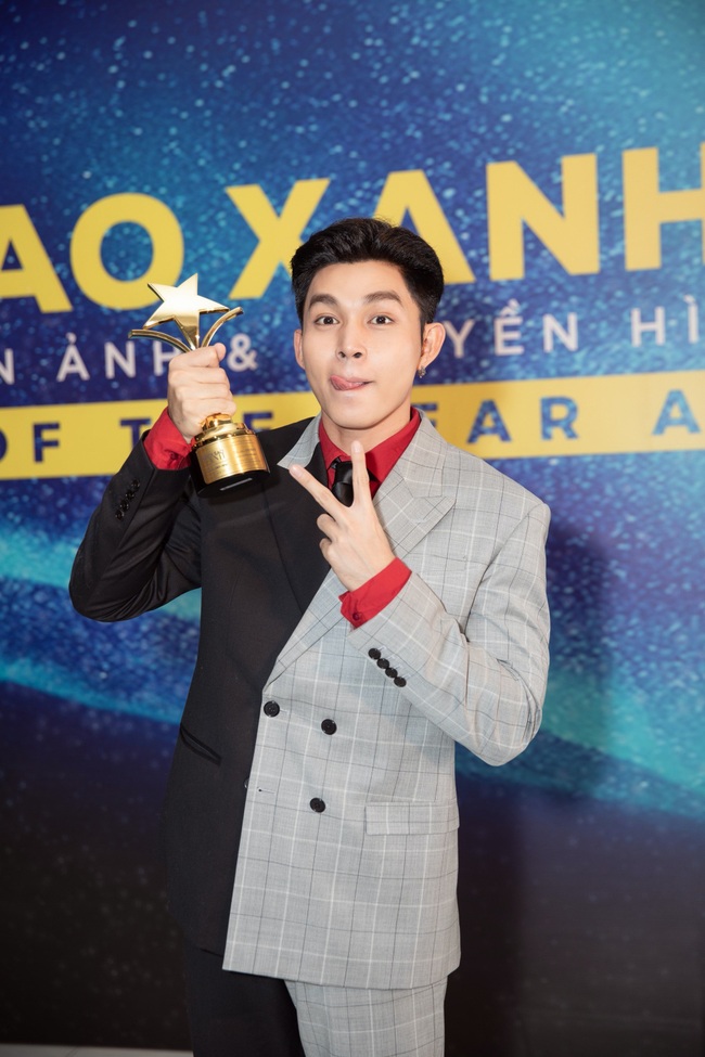 Vượt nhiều tên tuổi diễn viên kỳ cựu, Jun Phạm xúc động khi bất ngờ ẵm giải thưởng lớn dịp cuối năm - Ảnh 4.