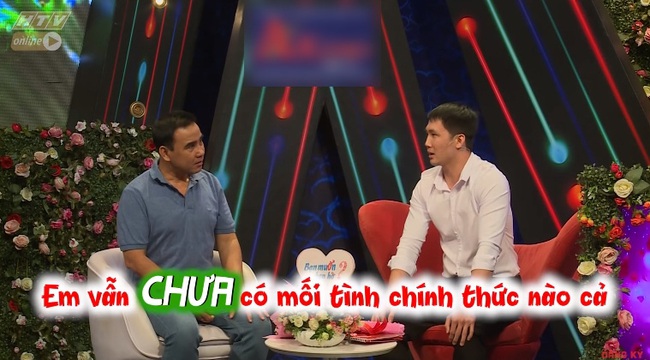 &quot;Bạn muốn hẹn hò&quot;: Phấn khích vì thoát ế, nàng &quot;gia trưởng&quot; đè bạn trai hôn tới tấp - Ảnh 6.