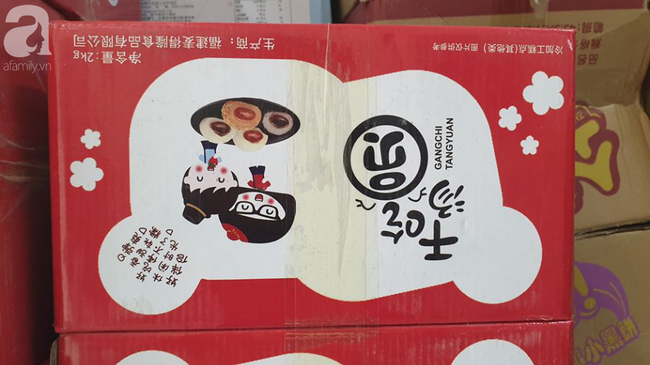 Hà Nội: Bắt hơn 1 tấn thịt đông lạnh, bánh kẹo Trung Quốc chuẩn bị bán ra thị trường - Ảnh 4.
