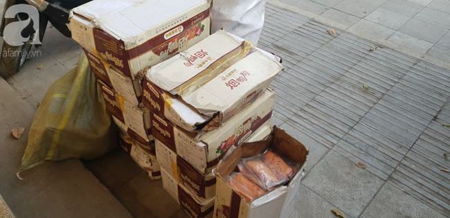 Hà Nội: Bắt hơn 1 tấn thịt đông lạnh, bánh kẹo Trung Quốc chuẩn bị bán ra thị trường - Ảnh 8.