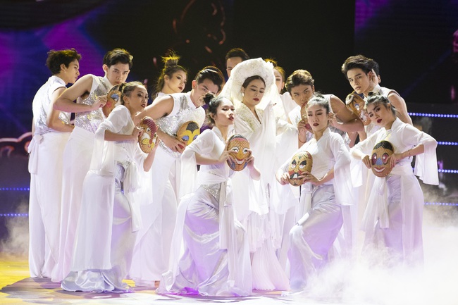 Bán kết Hoa hậu Hoàn vũ Việt Nam 2019: Các thí sinh xuất hiện quyến rũ trong phần thi trang phục dạ hội - Ảnh 5.