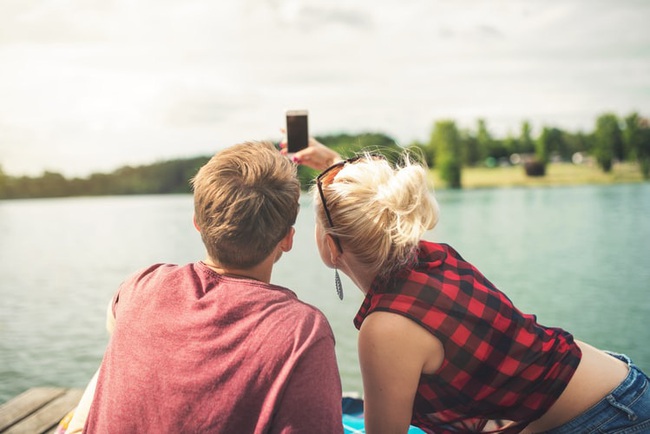 5 dấu hiệu cho thấy người đàn ông của bạn đang có mối quan hệ thân thiết quá mức với "cô nàng bạn thân" của anh ấy - Ảnh 2. 5 dấu hiệu cho thấy người đàn ông của bạn đang có mối quan hệ thân thiết quá mức với "cô nàng bạn thân" của anh ấy - Ảnh 2.