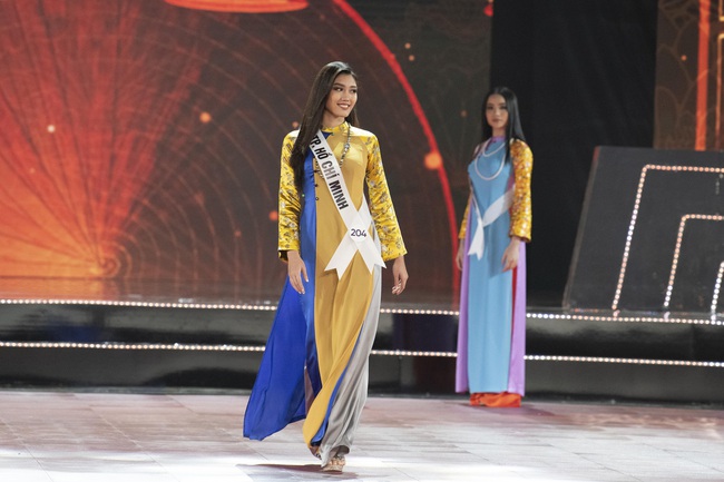 Bán kết Hoa hậu Hoàn vũ Việt Nam 2019: Các thí sinh xuất hiện quyến rũ trong phần thi trang phục dạ hội - Ảnh 13.