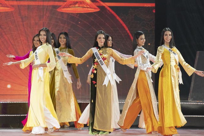 Bán kết Hoa hậu Hoàn vũ Việt Nam 2019: Các thí sinh xuất hiện quyến rũ trong phần thi trang phục dạ hội - Ảnh 12.