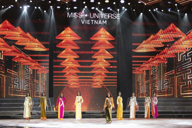 Bán kết Hoa hậu Hoàn vũ Việt Nam 2019: Các thí sinh xuất hiện quyến rũ trong phần thi trang phục dạ hội - Ảnh 11.