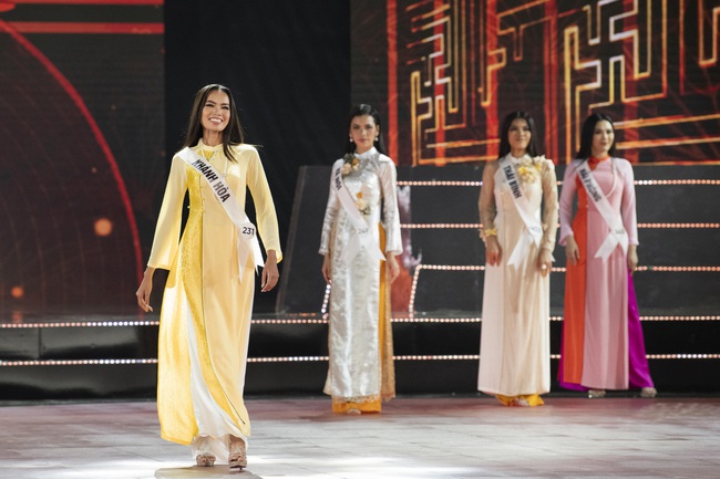 Bán kết Hoa hậu Hoàn vũ Việt Nam 2019: Các thí sinh xuất hiện quyến rũ trong phần thi trang phục dạ hội - Ảnh 10.