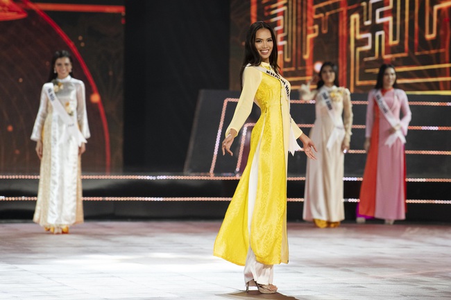 Bán kết Hoa hậu Hoàn vũ Việt Nam 2019: Các thí sinh xuất hiện quyến rũ trong phần thi trang phục dạ hội - Ảnh 9.