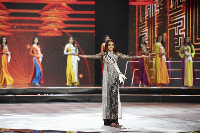 Bán kết Hoa hậu Hoàn vũ Việt Nam 2019: Các thí sinh xuất hiện quyến rũ trong phần thi trang phục dạ hội - Ảnh 7.