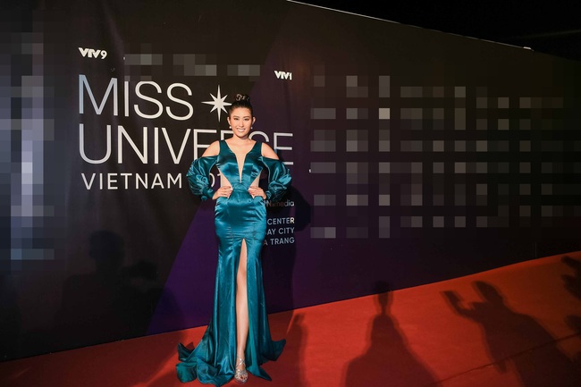 Thảm đỏ bán kết Hoa hậu Hoàn vũ Việt Nam 2019: Vũ Thu Phương quyền lực đọ dáng bên cạnh người đẹp Hương Giang - Ảnh 8. Thảm đỏ bán kết Hoa hậu Hoàn vũ Việt Nam 2019: Vũ Thu Phương quyền lực đọ dáng bên cạnh người đẹp Hương Giang - Ảnh 8.