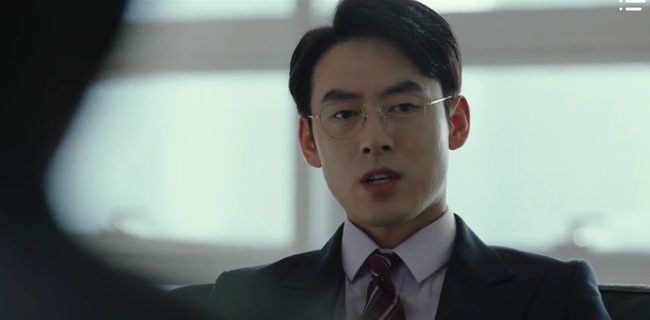 &quot;Crash Landing On You&quot; tập 6: Hyun Bin ghen tuông, dằn mặt tình cũ của Son Ye Jin nhưng bị &quot;chị đẹp&quot; làm cụt hứng - Ảnh 13.