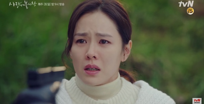 &quot;Crash Landing On You&quot; tập 7: Hyun Bin ôm mặt khóc nức nở vì Son Ye Jin gặp chuyện chẳng lành? - Ảnh 6.