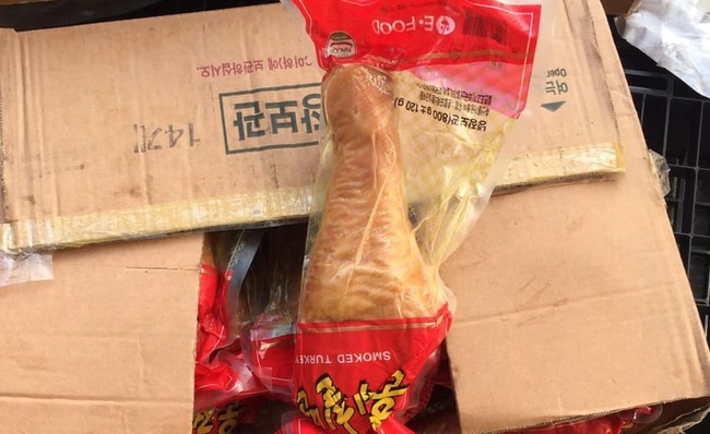 Hà Nội: Phát hiện kho chứa 25 tấn chân gà tây đã bốc mùi - Ảnh 4.
