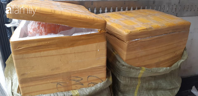 Bất ngờ phát hiện 2 container trong sân siêu thị MM Mega Market chứa đầy đồ đông lạnh nghi không rõ nguồn gốc - Ảnh 10. Bất ngờ phát hiện 2 container trong sân siêu thị MM Mega Market chứa đầy đồ đông lạnh nghi không rõ nguồn gốc - Ảnh 10.