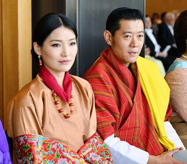 Một năm &quot;lên hương&quot; của Hoàng hậu vạn người mê Bhutan khiến cộng đồng mạng thế giới phải chao đảo - Ảnh 4.