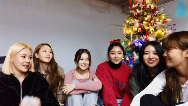 Xót xa điều ước của MOMOLAND ngày cuối năm: JooE, Nancy bật khóc ngầm thừa nhận bị nghệ sĩ trong nghề tẩy chay  - Ảnh 3.