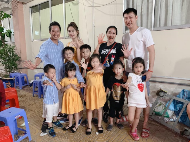 2 gia đình đông con nhất nhì showbiz Ốc Thanh Vân và Lý Hải - Minh Hà chụp hình chung, chính chủ kêu trời ai cũng đồng cảm - Ảnh 4.