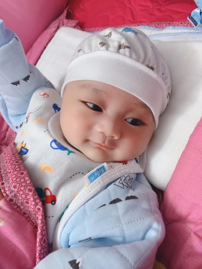 Biểu cảm “khi vừa ra đời và nghe tin thịt lợn tăng giá gấp đôi” của hotkid khiến dân mạng ngả nghiêng ngày cuối năm - Ảnh 8.