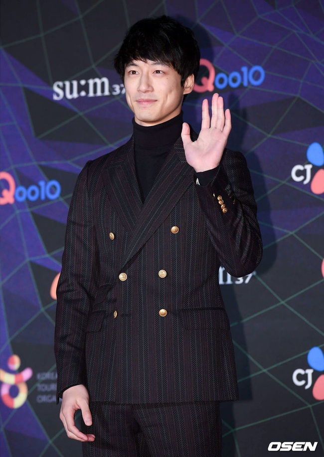 Thảm đỏ MAMA 2019: Sự đổ bộ của các tên tuổi lớn của làng nhạc Kpop, Cổ Lực Na Trát đẹp xuất sắc "chặt chém" dàn sao Hàn - Ảnh 20. Thảm đỏ MAMA 2019: Sự đổ bộ của các tên tuổi lớn của làng nhạc Kpop, Cổ Lực Na Trát đẹp xuất sắc "chặt chém" dàn sao Hàn - Ảnh 20.