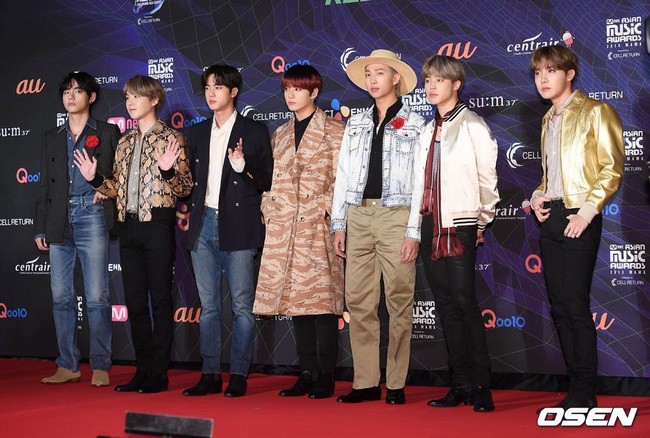 Thảm đỏ MAMA 2019: Sự đổ bộ của các tên tuổi lớn của làng nhạc Kpop, Cổ Lực Na Trát đẹp xuất sắc &quot;chặt chém&quot; dàn sao Hàn - Ảnh 3.